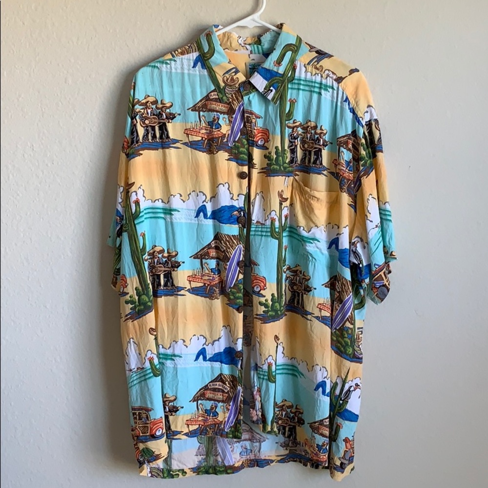Out of the ordinary, hawaiian like shirt!